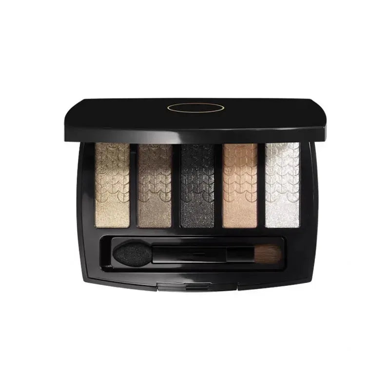 Dual-ended brush included with the eyeshadow palette
