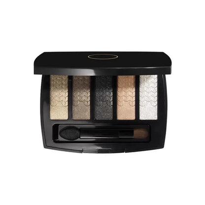 Dual-ended brush included with the eyeshadow palette