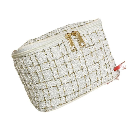 Stylish toiletry bag with lightweight and portable design