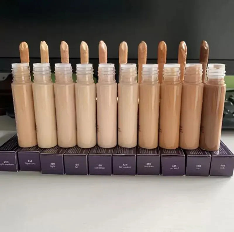Liquid concealer and contour cream in cosmetic container