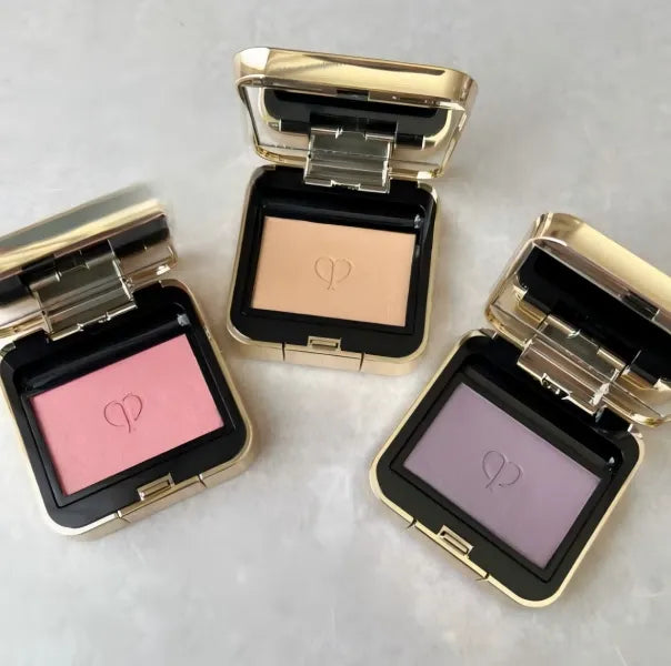 Compact makeup palette with six matte and pearlescent eyeshadow and blush shades