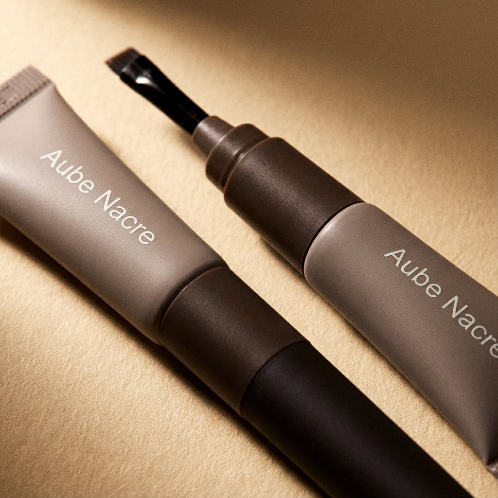 Pomade waterproof Aube Nacre dans son emballage