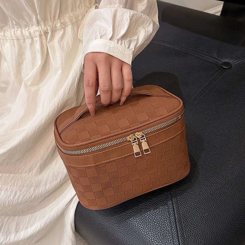 Minimalist handheld cosmetic bag for organizing toiletries