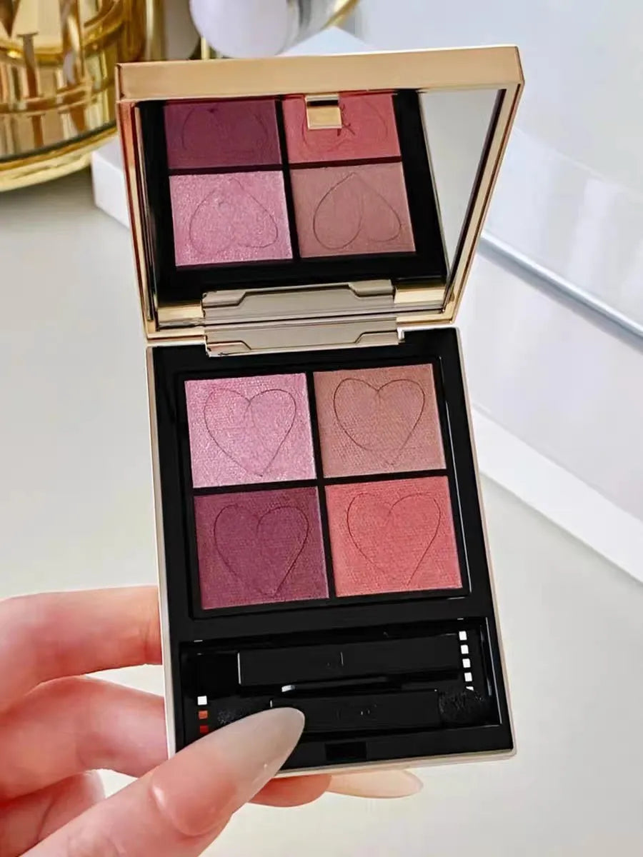 Portable clutch case for eyeshadow palette with matte finish design