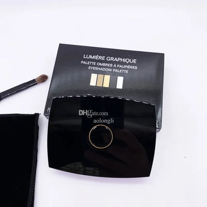 Dual-ended makeup brush included with the eyeshadow palette
