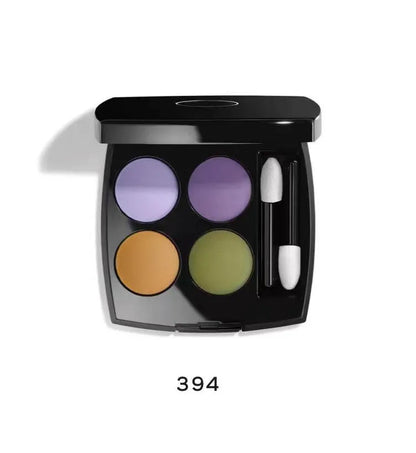 Dual-ended eyeshadow brushes included with the palette for application