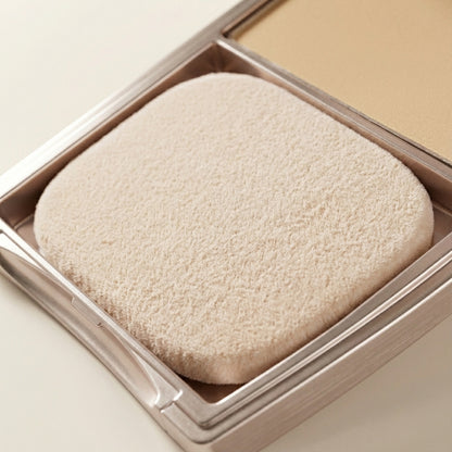 Finition lisse et naturelle de la poudre sur la peau