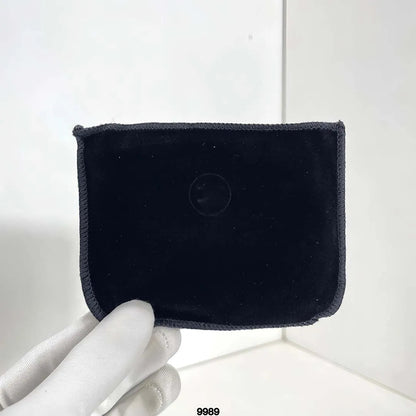 Dual-ended brush included with the eyeshadow palette