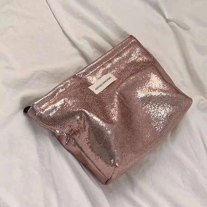 Portable bag design suitable for travel and outdoor use