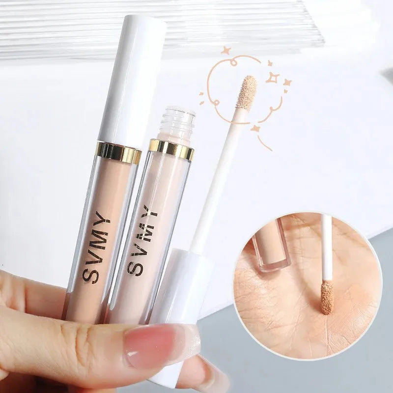 Waterproof liquid concealer with matte finish in packaging