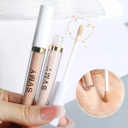 Waterproof liquid concealer with matte finish in packaging