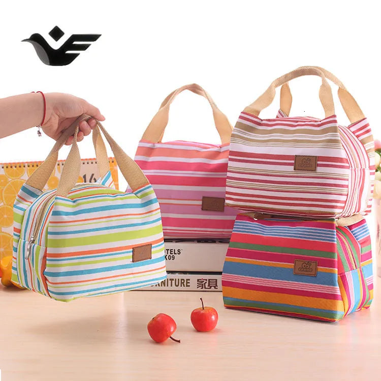 Insulated canvas lunch bag with striped zipper in green color