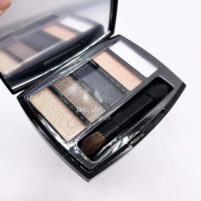 Dual-ended makeup brush included with the eyeshadow palette