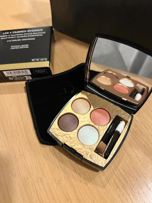 Eyeshadow palette with dual-ended applicator brush included