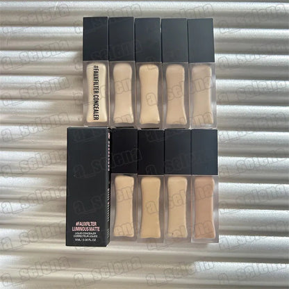 Liquid concealer product in clear container with applicator