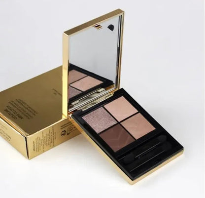 Matte eyeshadow palette with four gradient colors in a compact clutch