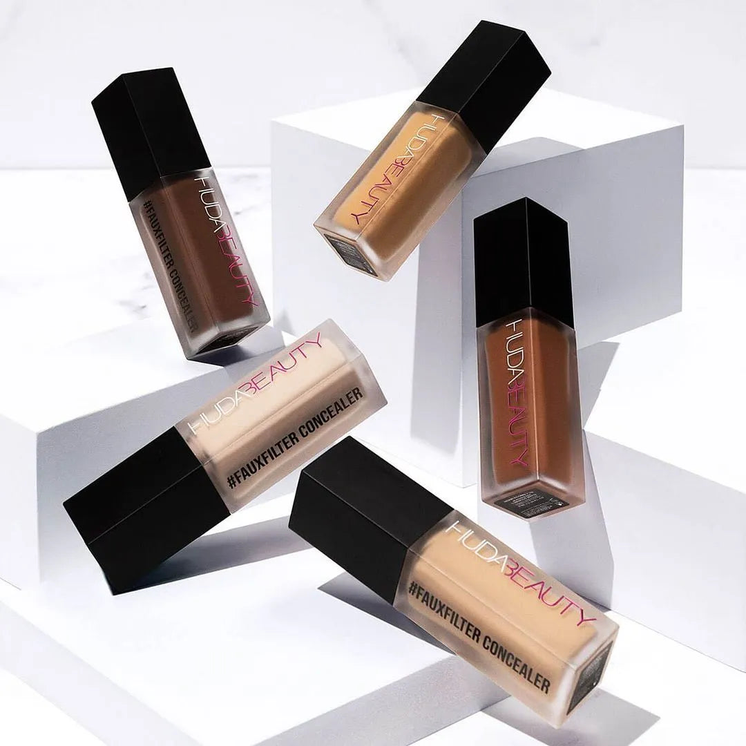 Liquid concealer product in clear container with applicator
