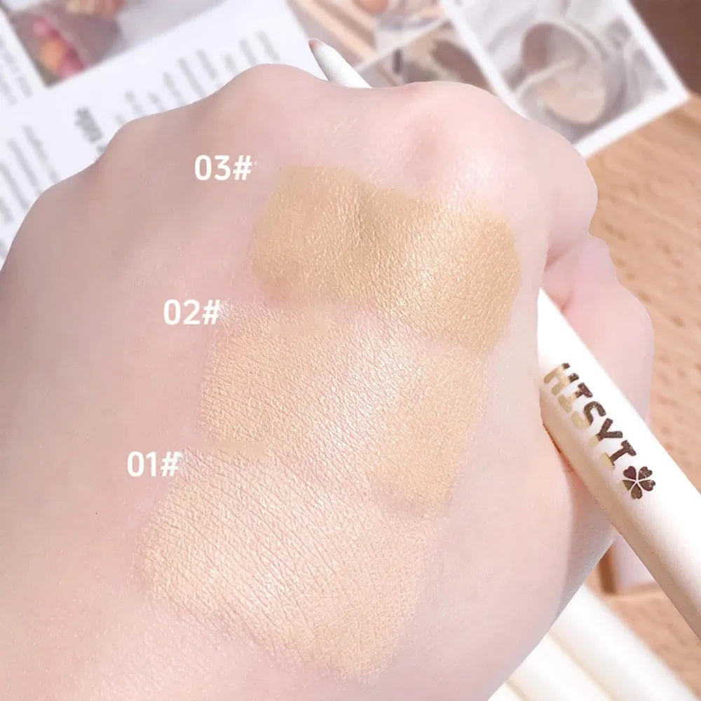 Concealer product in a compact container with matte finish