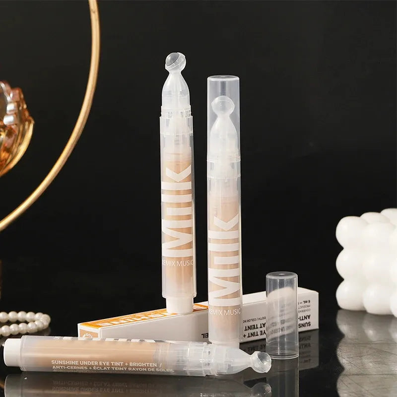 Liquid concealer product in packaging with applicator