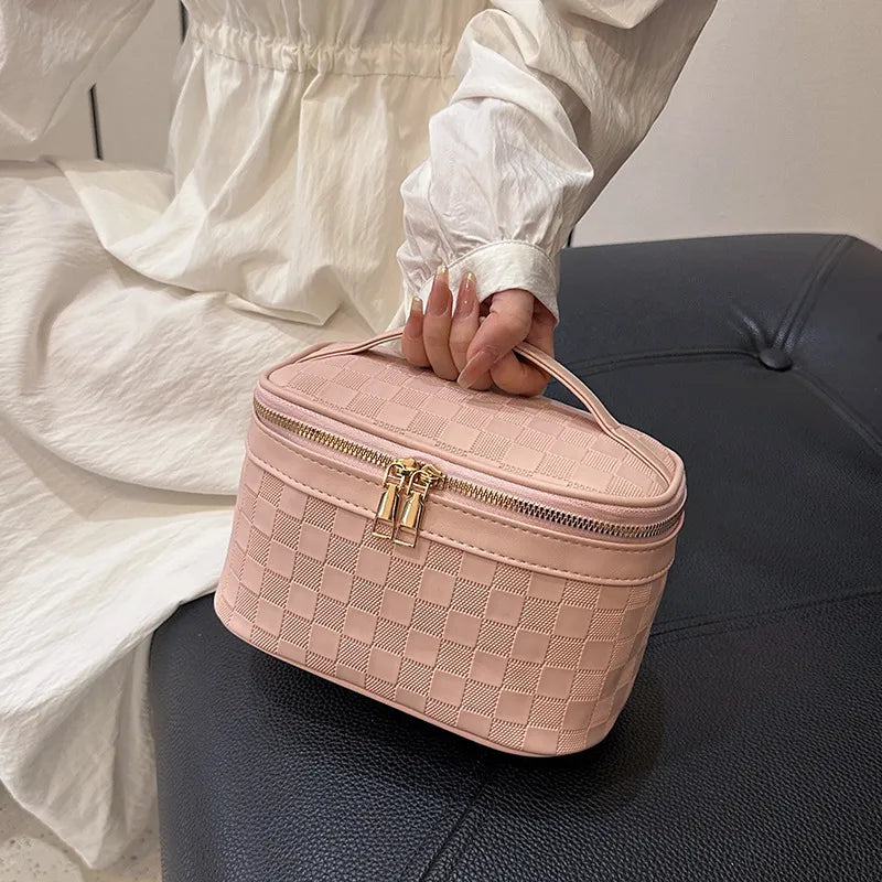 Minimalist handheld cosmetic bag for organizing toiletries
