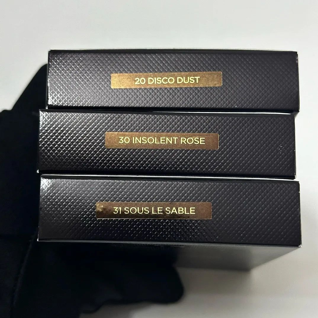 Four earth-tone eyeshadow shades in a compact palette