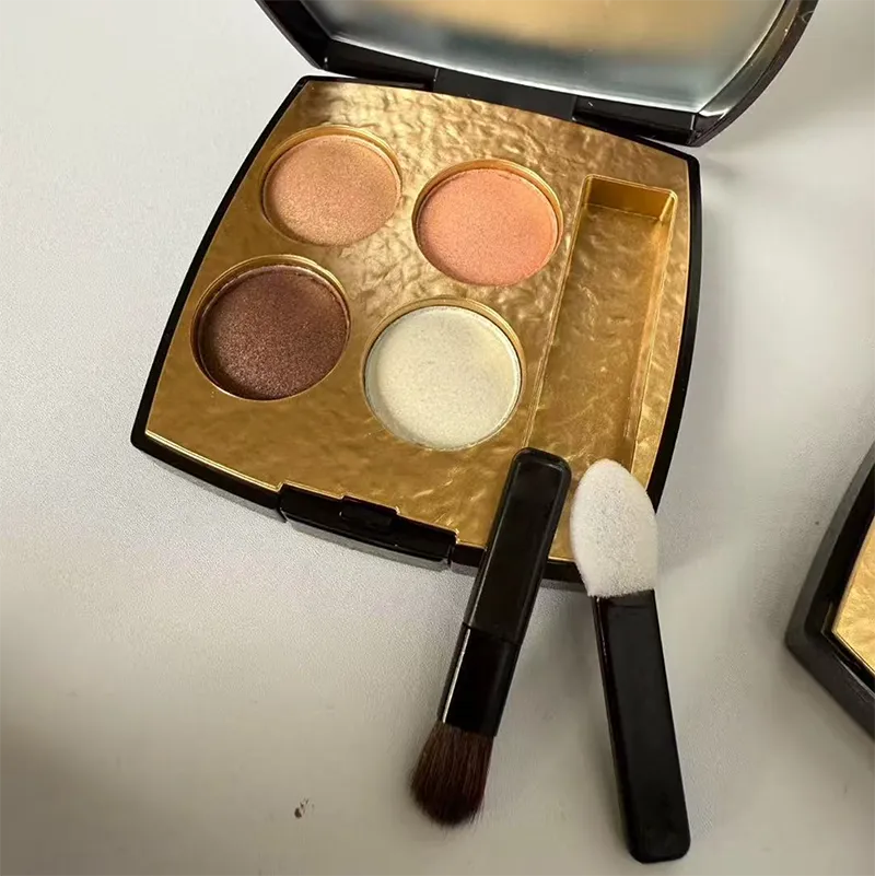 Dual-ended applicator brush included with eyeshadow palette