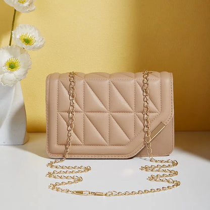 Side view showing structured design and dimensions of the bag
