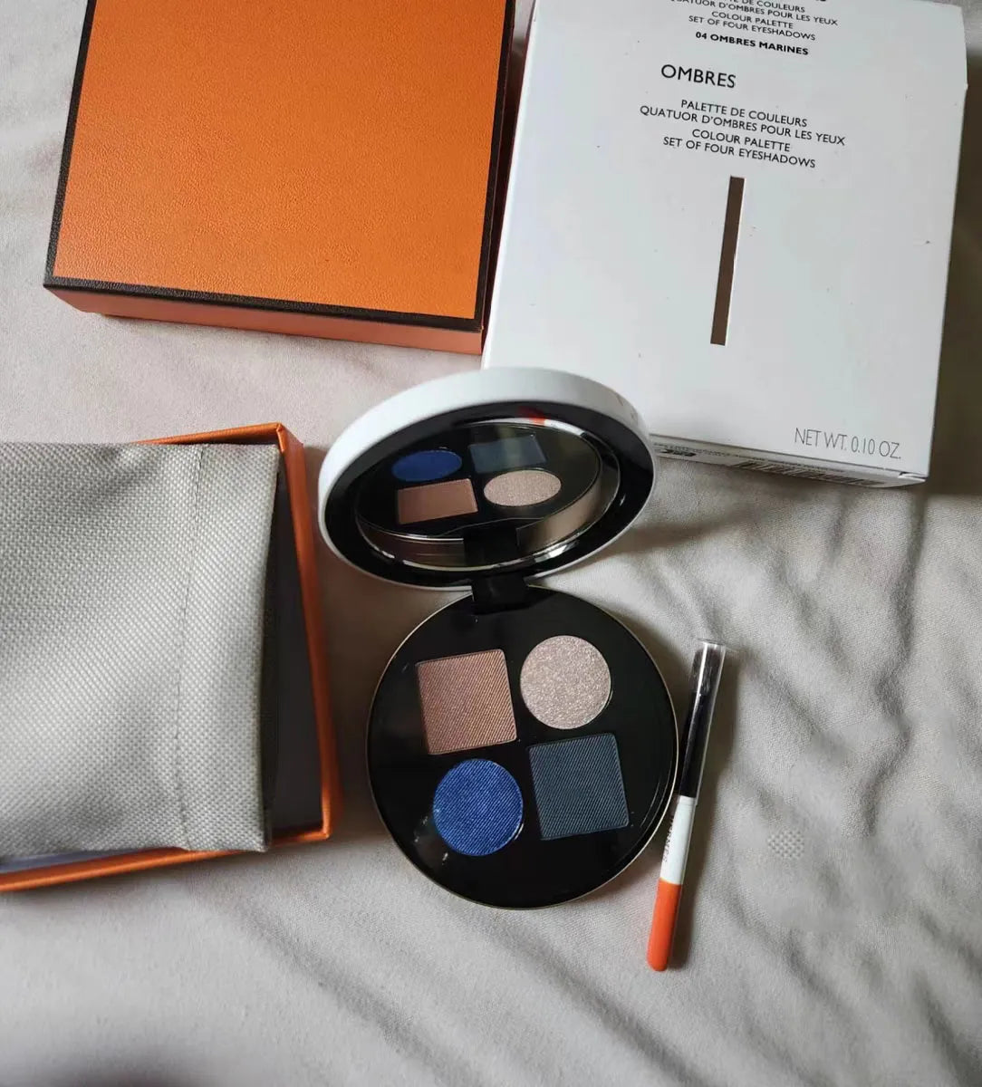 Four-color ombre eyeshadow palette with compact design