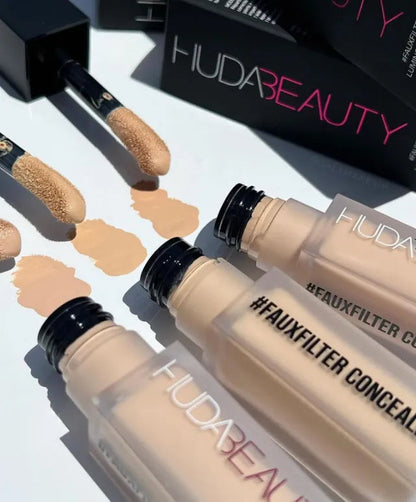 Liquid concealer with luminous matte finish in 9ml container