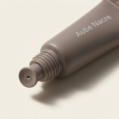 Pomade waterproof Aube Nacre dans son emballage